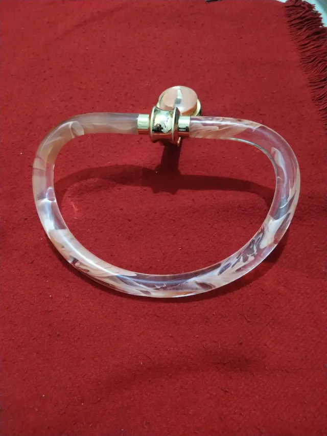 Toallero baño rosa y dorado