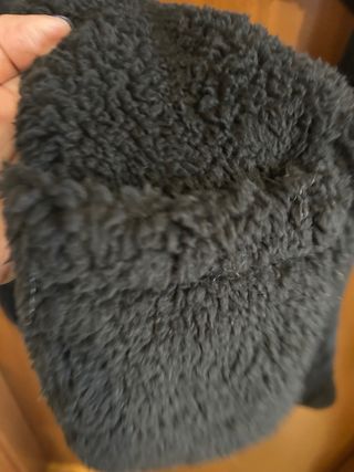 Cappello pile panda con sciarpa integrata