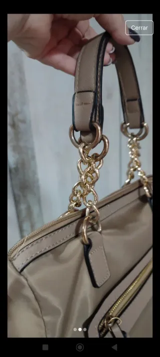 Bolso Beige con Detalles Dorados de tejido
