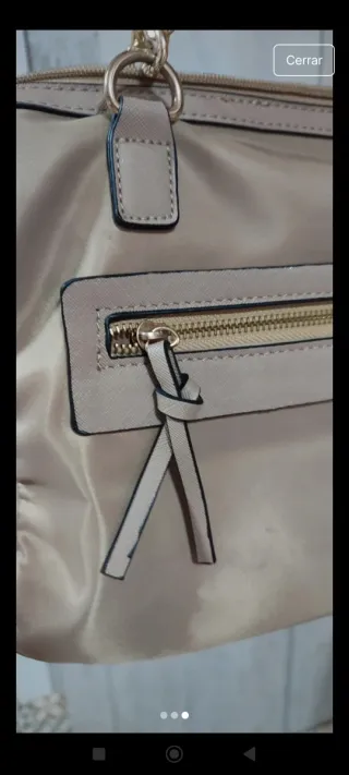 Bolso Beige con Detalles Dorados de tejido