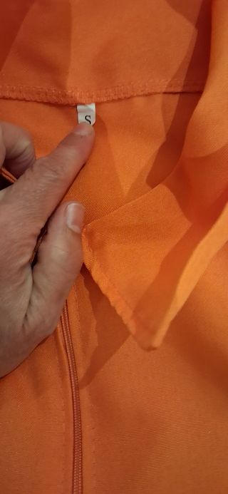 Mono naranja disfraz prisionero