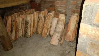 Tejas antiguas de barro hechas a mano.