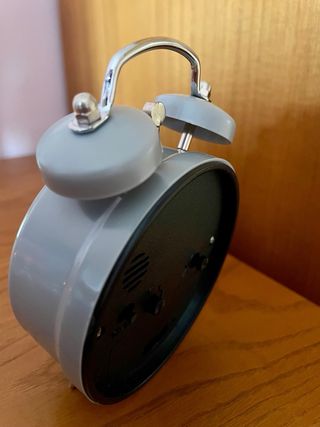 Reloj despertador de metal