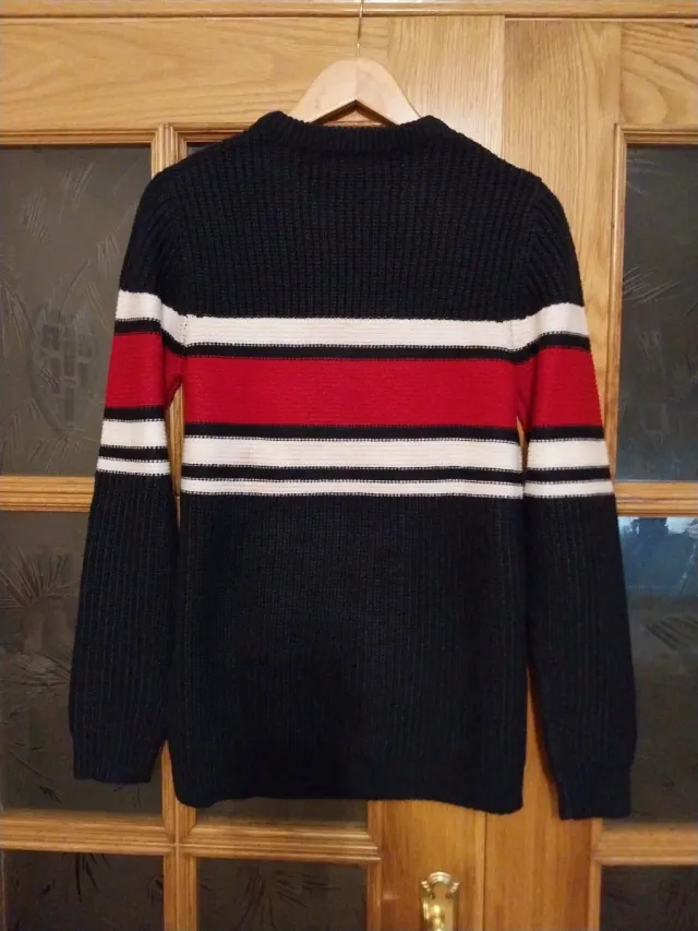 Jersey Bershka rayas negro, blanco y rojo