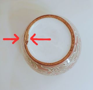 Elegante jarrón de porcelana decorada