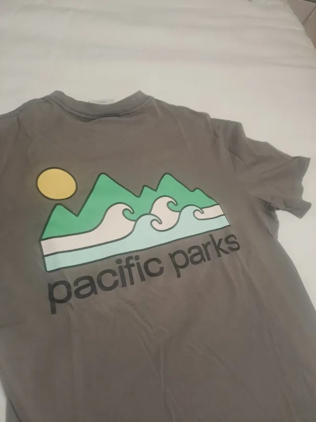 Camiseta Pacific Parks Gris con Diseño