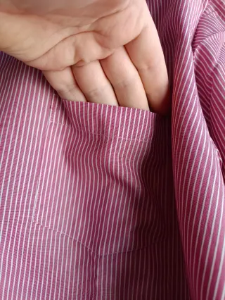 Camisa de manga larga a rayas rojas y blancas