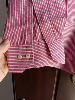 Camisa de manga larga a rayas rojas y blancas