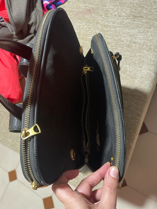 Bolso mochila negro piel efecto lagarto