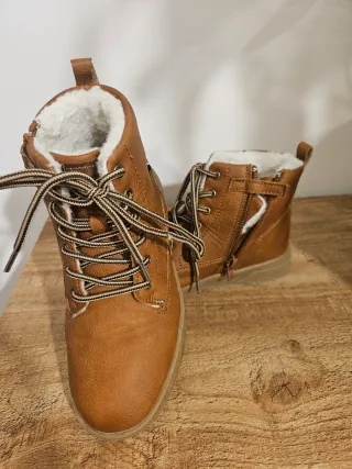 Botas marrones forradas talla 32