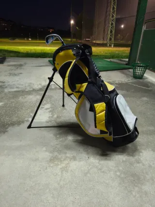 Bolsa y palos de golf para niños
