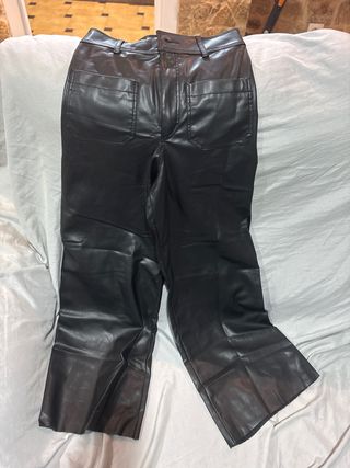 Pantalones negros efecto piel