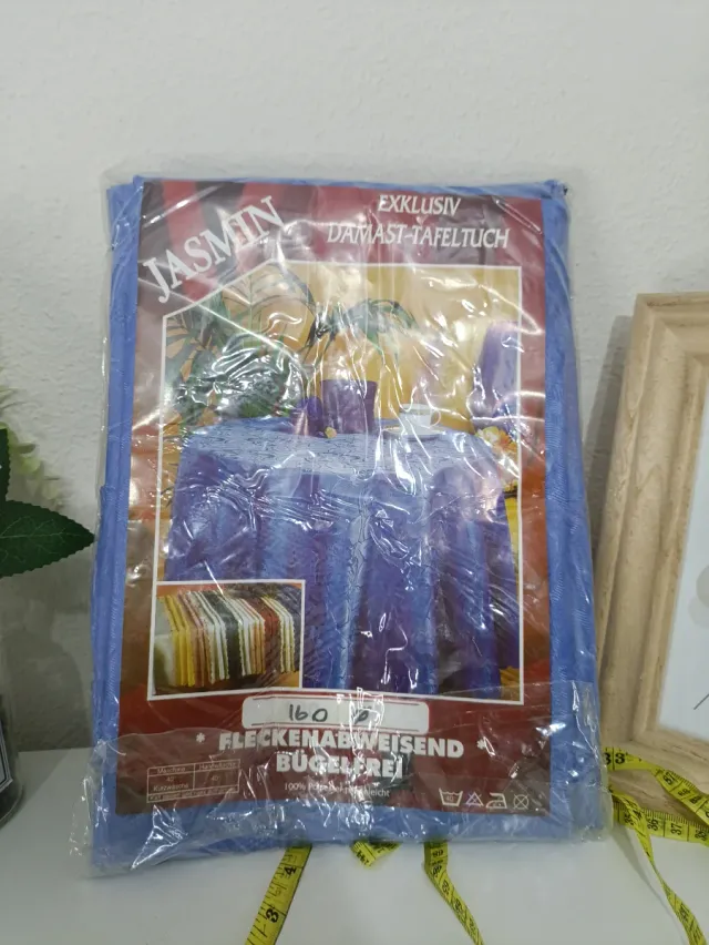 Dos manteles redondos tela azul y verde