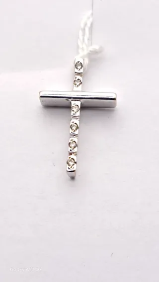 Cruz oro 18k con diamantes
