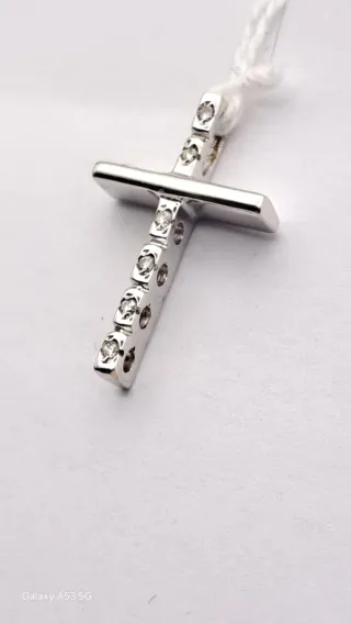 Cruz oro 18k con diamantes