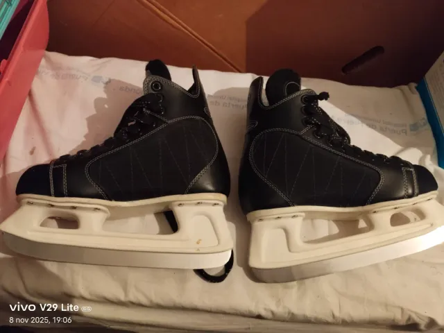 Patines de Hielo Negros