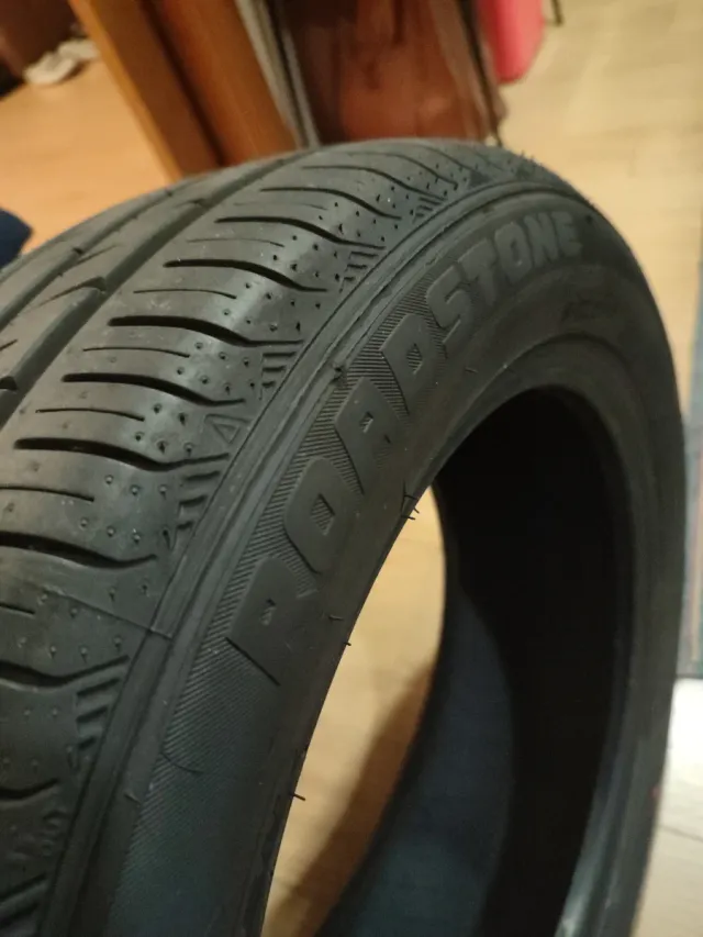 Neumático 185/55 R15 Nuevo. ROADSTONE EUROVIS SPOR