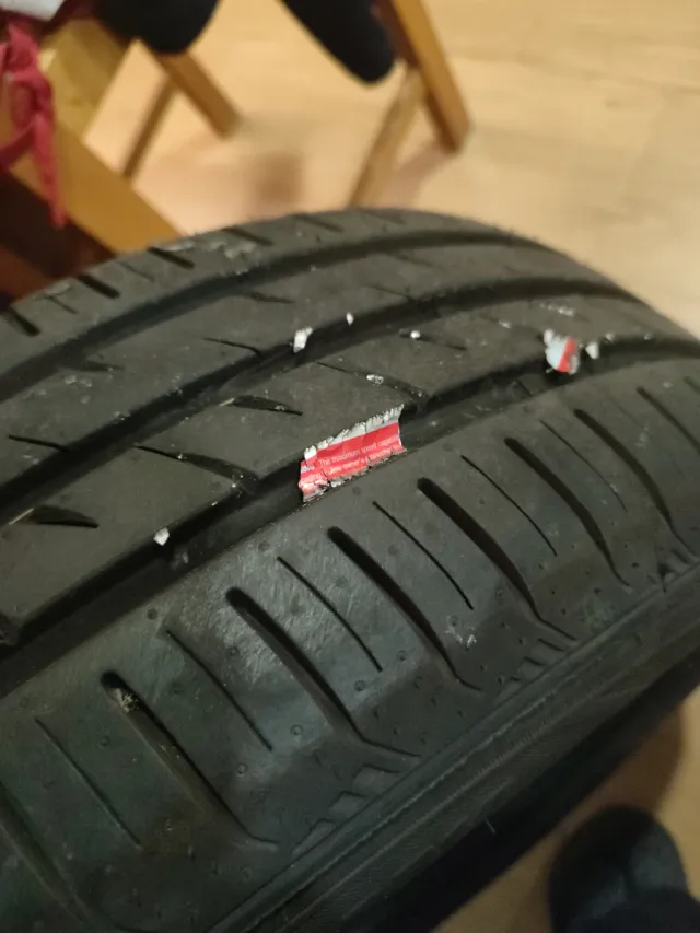 Neumático 185/55 R15 Nuevo. ROADSTONE EUROVIS SPOR