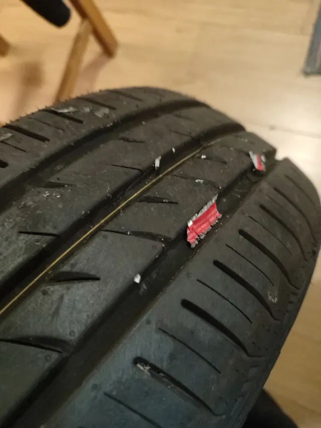 Neumático 185/55 R15 Nuevo. ROADSTONE EUROVIS SPOR