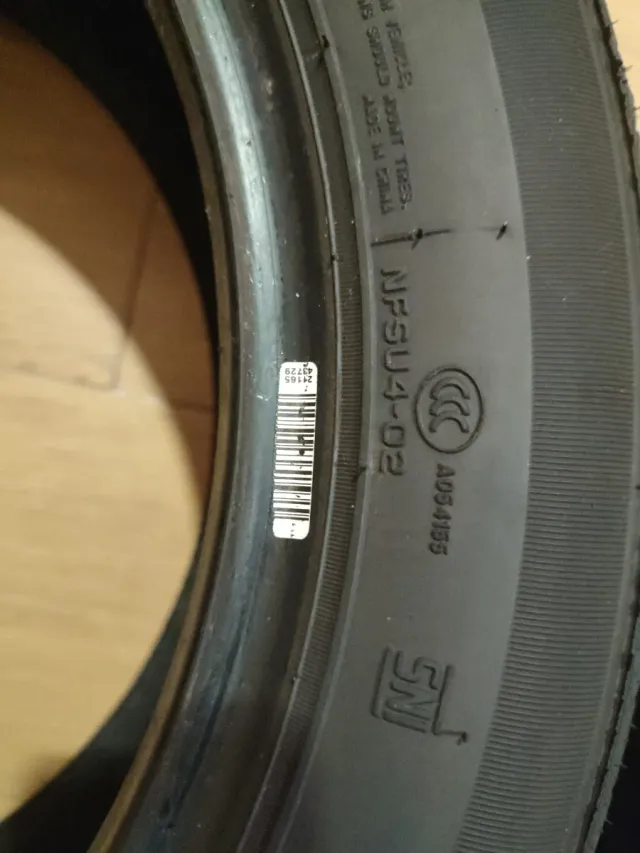 Neumático 185/55 R15 Nuevo. ROADSTONE EUROVIS SPOR