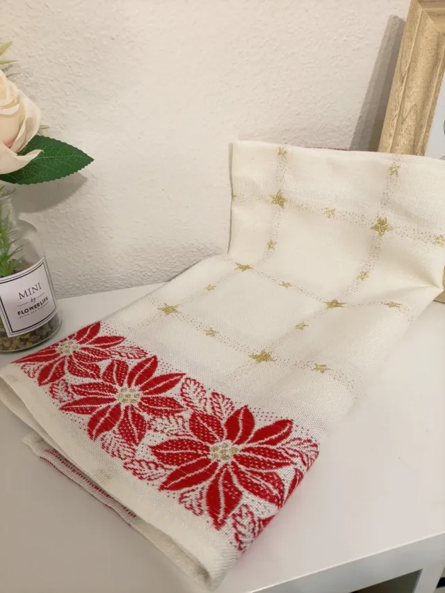 Mantel Navidad Flores Rojas Estrellas Doradas