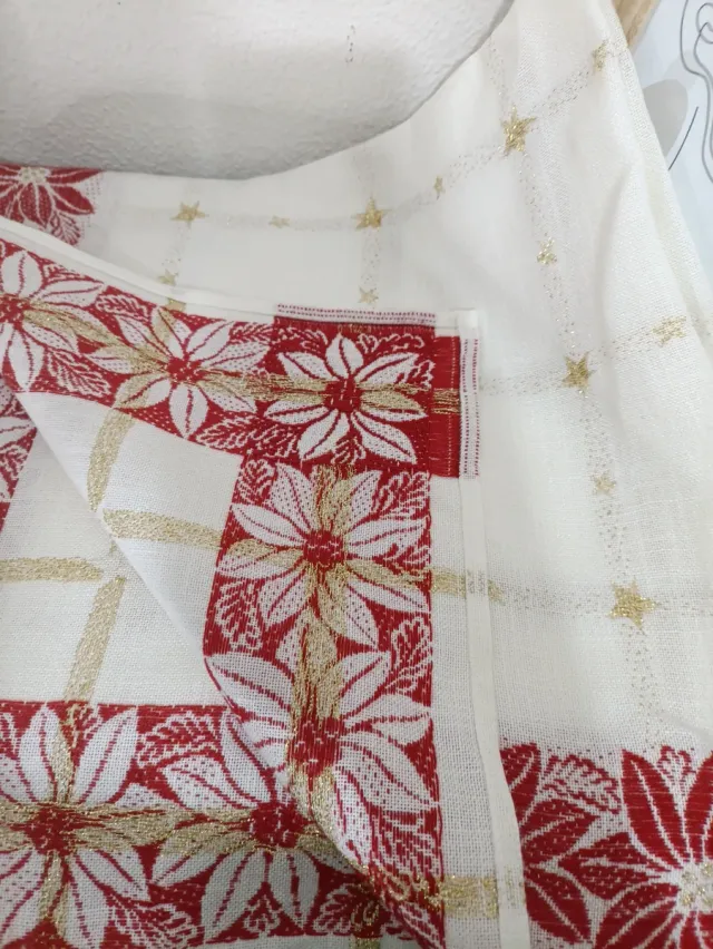 Mantel Navidad Flores Rojas Estrellas Doradas