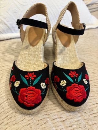 Espartos bordados negros talla 36