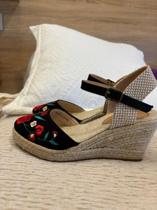 Espartos bordados negros talla 36