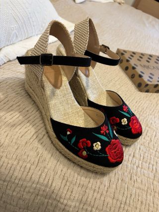 Espartos bordados negros talla 36