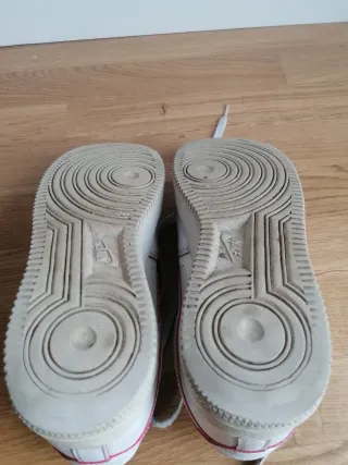 Nike Air Force 1 Blancas con Detalles Rosas