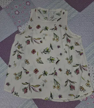 Blusa Stradivarius floral beige