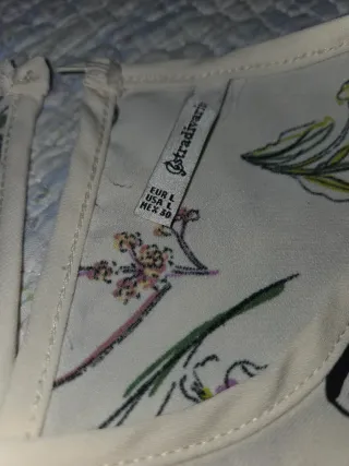 Blusa Stradivarius floral beige