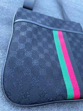 Bandolera Gucci Negra con Raya Tricolor