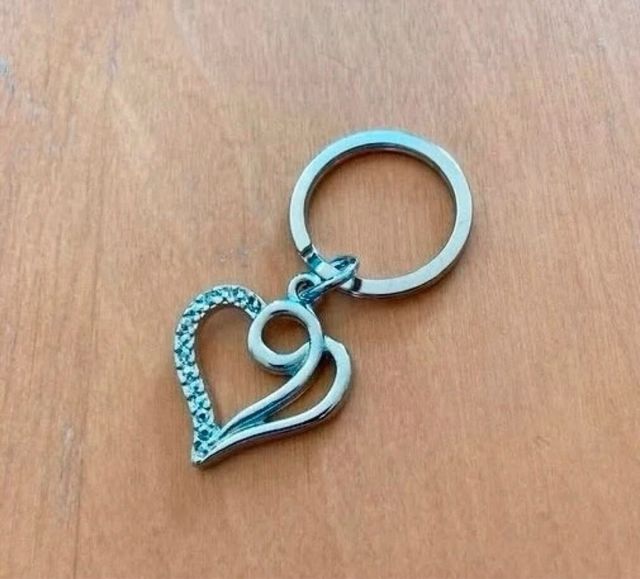 Portachiavi a forma di cuore con strass