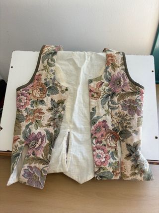 16 trajes  de Asturiana,gaitera,baile.Buen estado