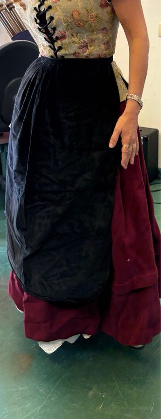 16 trajes  de Asturiana,gaitera,baile.Buen estado