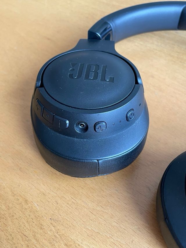 Cascos JBL con cancelación de ruido