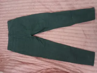 Pantalón verde con cremalleras