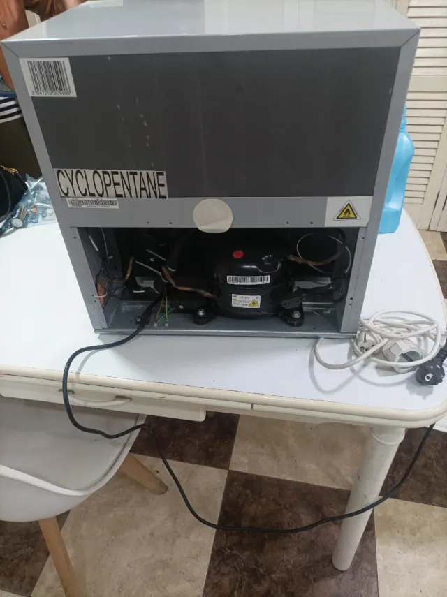 Mini frigorífico Saiv. plateado