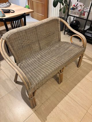 Banco de mimbre y madera