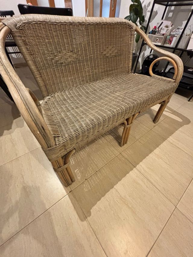 Banco de mimbre y madera