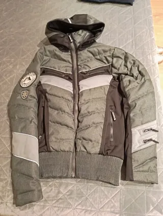 Anorak Superdry Gris y Plateado