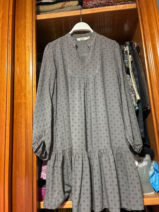 Vestido tipo blusón Bershka gris