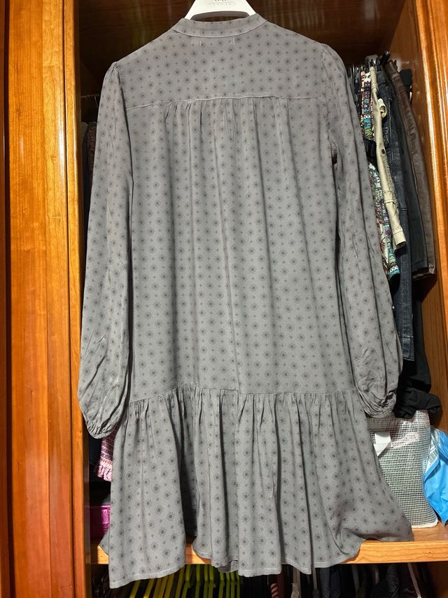 Vestido tipo blusón Bershka gris