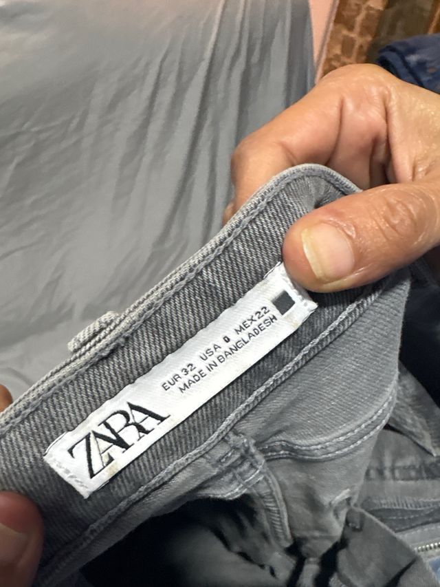 Pantalón ZARA gris