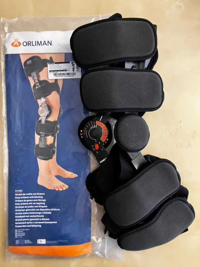 Ortesis de rodilla Orliman con bloqueo