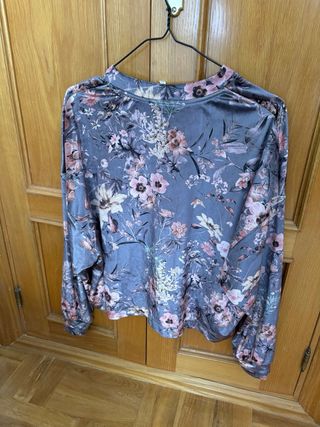 Jersey terciopelo floral gris y rosa