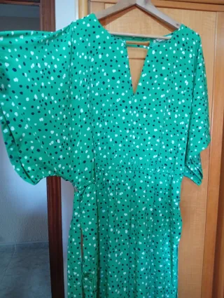 Vestido verde con lunares