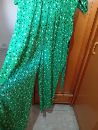 Vestido verde con lunares