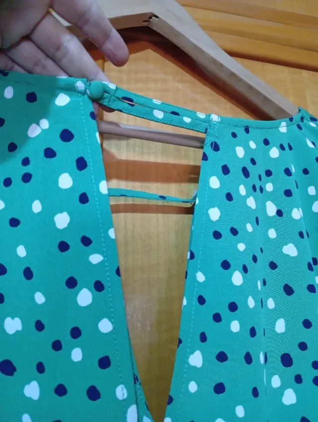 Vestido verde con lunares